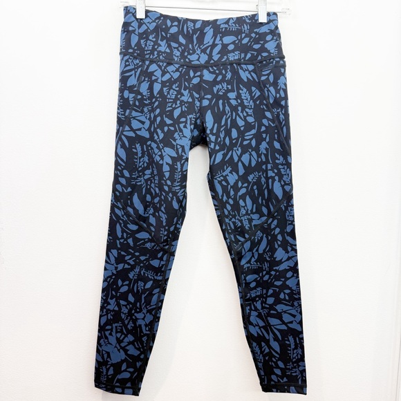Sweaty Betty Power 7/8 Workout Leggings Blue Leaf Scatter Print Size Small NWT - Picture 1 of 9